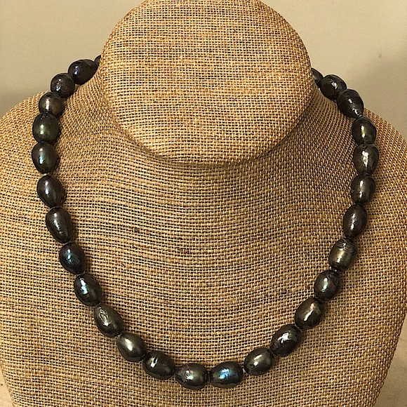 Black Freshwater Pearl Necklace. 19 inches long plus a 2 inch extender. - Picture 1 of 7